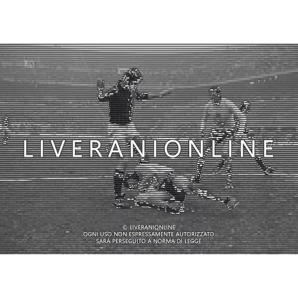 09-01-1974 MILANO ANDATA SUPERCOPPA UEFA MILAN AJAX 1-0 NELLA FOTO AZIONE DI GIOCO AG ALDO LIVERANI SAS 