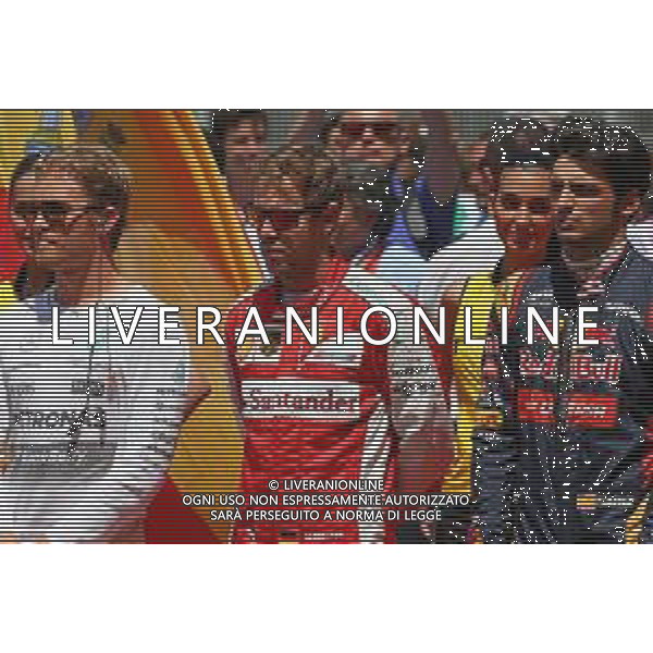 (L to R): Nico Rosberg (GER) Mercedes AMG F1 with Sebastian Vettel (GER) Ferrari and Carlos Sainz Jr (ESP) Scuderia Toro Rosso on the grid. 10.05.2015. Formula 1 World Championship, Rd 5, Spanish Grand Prix, Barcelona, Spain, Race Day. / AGENZIA ALDO LIVERANI SAS - ITALY ONLY EDITORIAL USE ONLY