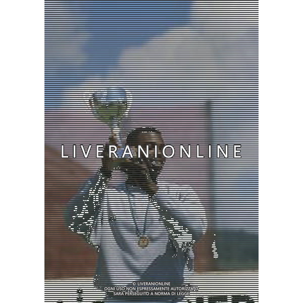 DIAP-RETROSPETTIVA LEROY BURREL ATLETA NELLA FOTO Leroy Russell Burrell è un velocista americano, due volte primatista mondiale dei 100 metri piani ANNO 1990 AG ALDO LIVERANI SAS