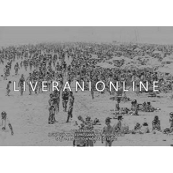 RIMINI RIVIERA ROMAGNOLA ANNI \'80 FOTO D\'ARCHIVIO NELLA FOTO LA SPIAGGIA AFFOLLATA DAI TURISTI E BAGNANTI ©SANNA / AGENZIA ALDO LIVERANI SAS
