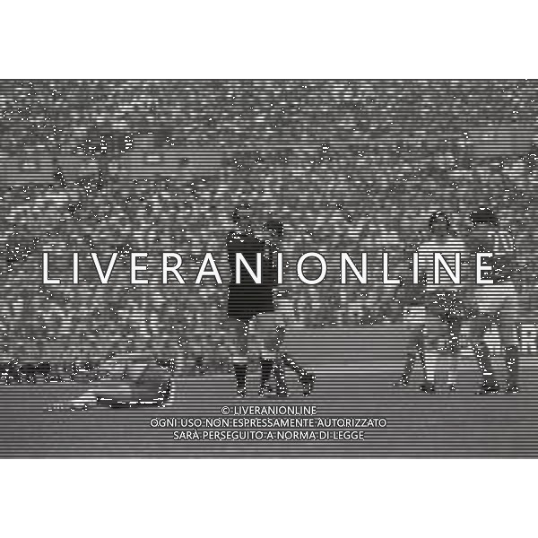 23-06-1974 STOCCARDA CAMPIONATO DEL MONDO DI CALCIO POLONIA ITALIA 2-1 NELLA FOTO ARBITRO WEYLAND AG ALDO LIVERANI SAS