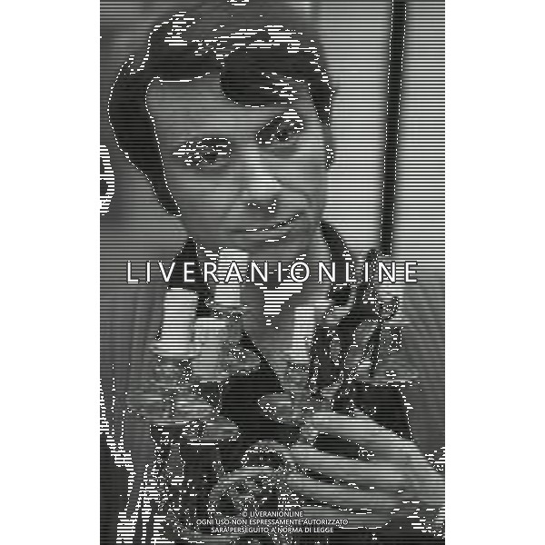 RETROSPETTIVA PEPPINO GAGLIARDI CANTANTE NELLA FOTO PEPPINO GAGLIARDI NELL\'ANNO 1969 A ROMA AG ALDO LIVERANI SAS  