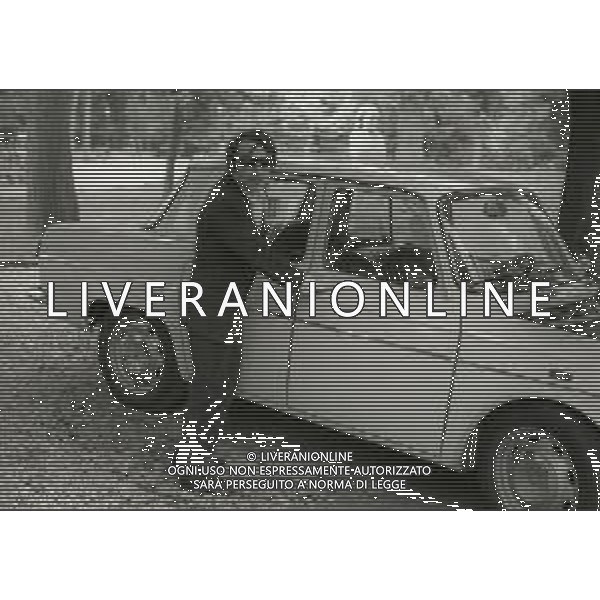 RETROSPETTIVA PEPPINO GAGLIARDI CANTANTE NELLA FOTO PEPPINO GAGLIARDI NELL\'ANNO 1969 A ROMA AG ALDO LIVERANI SAS  
