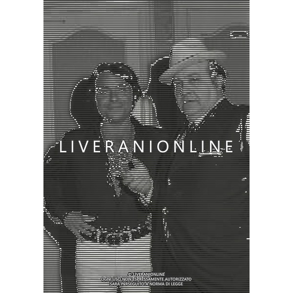 RETROSPETTIVA PEPPINO GAGLIARDI CANTANTE NELLA FOTO PEPPINO GAGLIARDI NELL\'ANNO 1971 CON AURELIO FIERRO AG ALDO LIVERANI SAS 