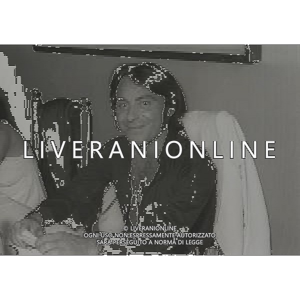 RETROSPETTIVA PEPPINO GAGLIARDI CANTANTE NELLA FOTO PEPPINO GAGLIARDI NELL\'ANNO 1971  AG ALDO LIVERANI SAS 