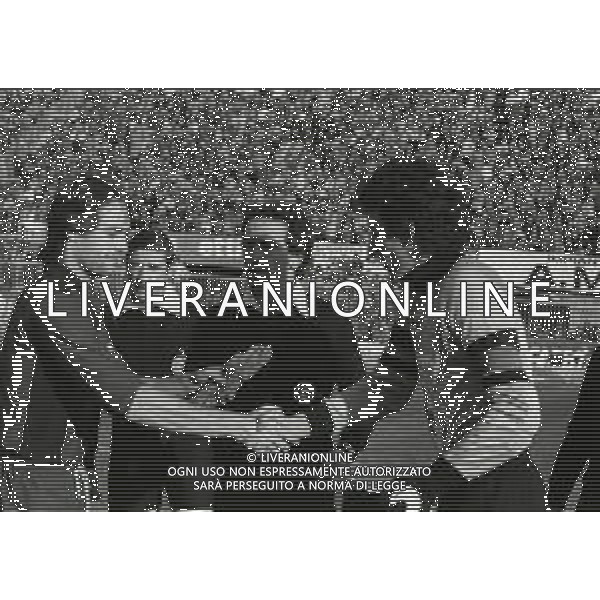 14-12-1981 BOLOGNA-CAMPIONATO DI CALCIO SERIE A BOLOGNA FIORENTINA 0-2 NELLA FOTO FRANCO COLOMBA-ARBITRO MATTEI MAURIZIO E GIOVANNI GALLI AG ALDO LIVERANI SAS