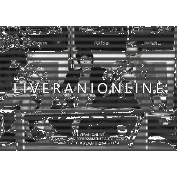 1990 MILANO TRASMISSIONE "CALCIOMANIA" DIRETTA DA MAURIZIO MOSCA NELLA FOTO CESARE CASELLA SEQUESTRATO PER DUE ANNI E RILASCIATO DOPO IL PAGAMENTO DI UN RISCATTO CON PAOLA PEREGO E MAURIZIO MOSCA AG ALDO LIVERANI SAS
