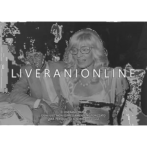 MONICA VITTI, attrice italiana di teatro, cinema e televisione - RETROSPETTIVA Nella foto maschera d\'argento 1980-81 con il marito roberto russo ©Archivio Giovanni Liverani / AG. ALDO LIVERANI SAS