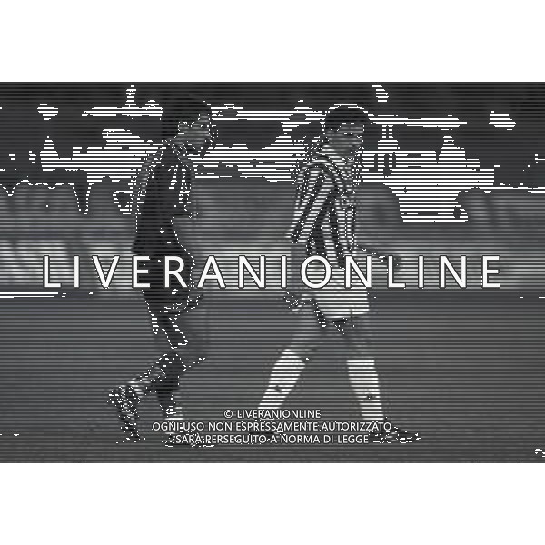15-03-1994 TORINO QUARTI DI FINALE DI COPPA UEFA JUVENTUS CAGLIARI 1-2 NELLA FOTO MARCO SANNA E ROBERTO BAGGIO AG ALDO LIVERANI SAS