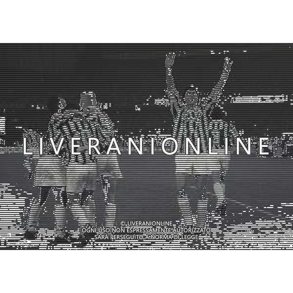 15-03-1994 TORINO QUARTI DI FINALE DI COPPA UEFA JUVENTUS CAGLIARI 1-2 NELLA FOTO ESULTANZA GIOCATORI JUVENTUS DOPO IL GOAL DI DINO BAGGIO AG ALDO LIVERANI SAS