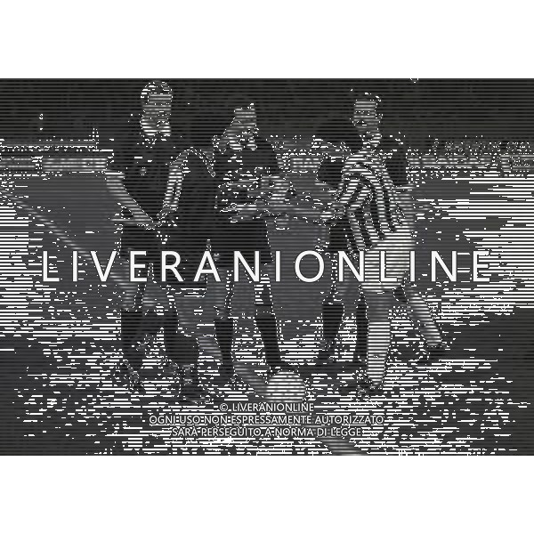 15-03-1994 TORINO QUARTI DI FINALE DI COPPA UEFA JUVENTUS CAGLIARI 1-2 NELLA FOTO GIANFRANCO MATTEOLI ARBITRO Ryszard Wójcik E ROBERTO BAGGIO CAMBIO GAGLIARDETTI AG ALDO LIVERANI SAS