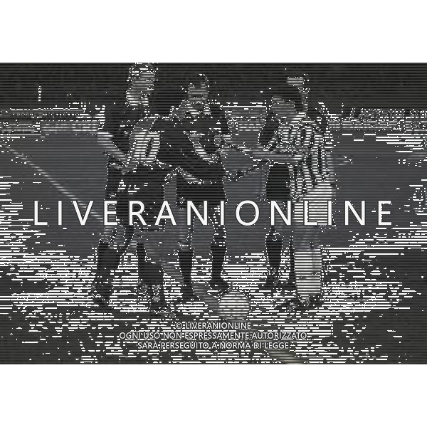 15-03-1994 TORINO QUARTI DI FINALE DI COPPA UEFA JUVENTUS CAGLIARI 1-2 NELLA FOTO GIANFRANCO MATTEOLI ARBITRO Ryszard Wójcik E ROBERTO BAGGIO CAMBIO GAGLIARDETTI AG ALDO LIVERANI SAS