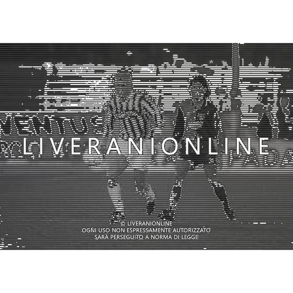 15-03-1994 TORINO QUARTI DI FINALE DI COPPA UEFA JUVENTUS CAGLIARI 1-2 NELLA FOTO FABRIZIO RAVANELLI E NICOLO NAPOLI AG ALDO LIVERANI SAS