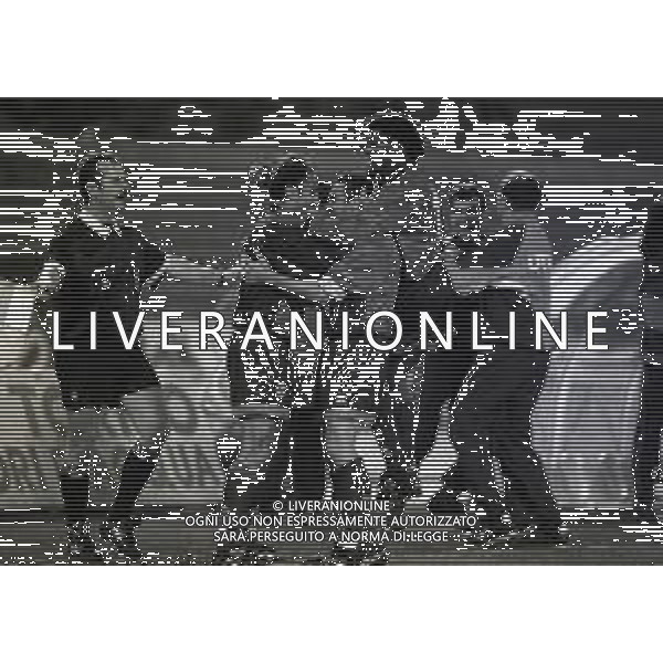 15-03-1994 TORINO QUARTI DI FINALE DI COPPA UEFA JUVENTUS CAGLIARI 1-2 NELLA FOTO ESULTANZA GIOCATORI CAGLIARI DOPO IL GOAL DI ALDO FIRICANO AG ALDO LIVERANI SAS