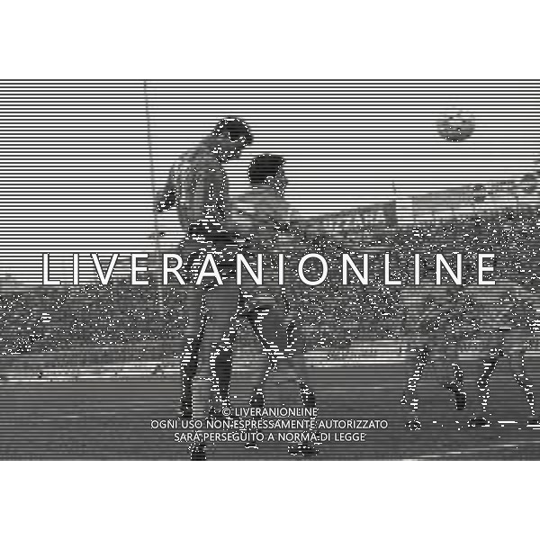 09-03-1986 CREMONA CAMPIONATO DI CALCIO SERIE B CREMONESE BRESCIA 0-1 NELLA FOTO COLPO DI TESTA DI ATTILIO LOMBARDO AG ALDO LIVERANI SAS