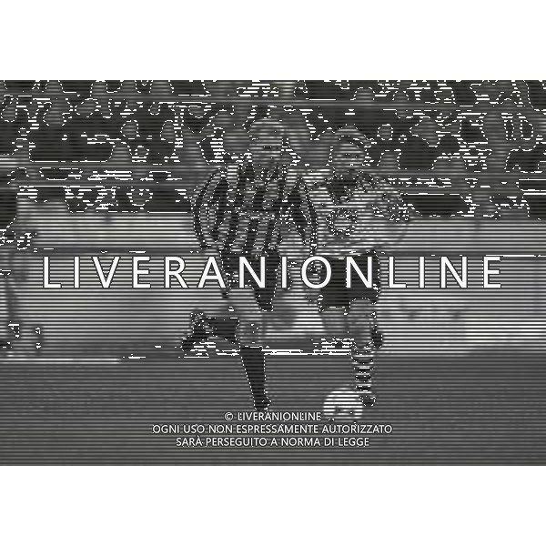 17-03-1994 MILANO QUARTI DI FINALE DI RITORNO DI COPPA UEFA INTER BORUSSIA DORTMUND 1-2 NELLA FOTO DENNIS BERGKAMP AG ALDO LIVERANI SAS