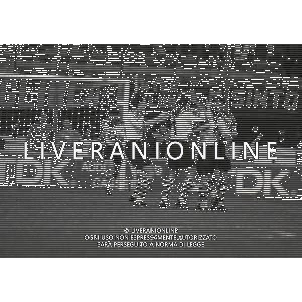 17-03-1994 MILANO QUARTI DI FINALE DI RITORNO DI COPPA UEFA INTER BORUSSIA DORTMUND 1-2 NELLA FOTO ABBRACCI GIOCATORI BORUSSIA DORTMUND AG ALDO LIVERANI SAS