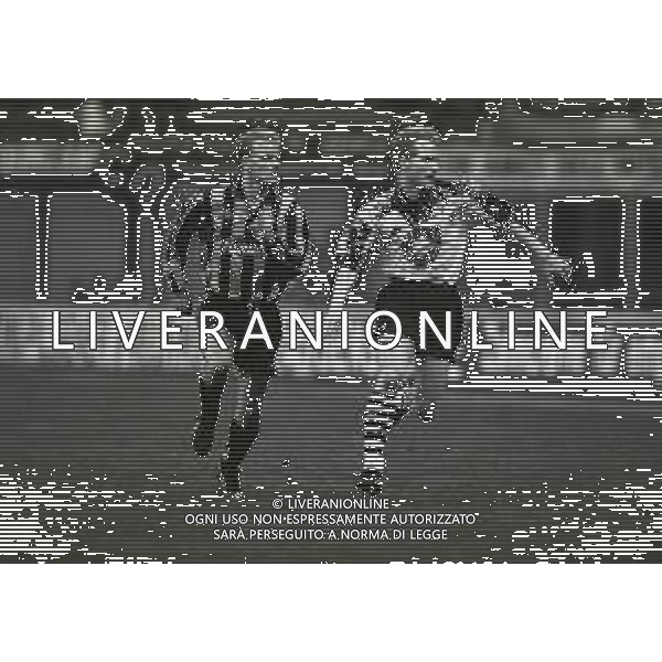 17-03-1994 MILANO QUARTI DI FINALE DI RITORNO DI COPPA UEFA INTER BORUSSIA DORTMUND 1-2 NELLA FOTO DENNIS BERGKAMP E MATTHIAS SAMMER AG ALDO LIVERANI SAS
