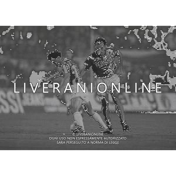16-05-1990 AVELLINO FINALE DI COPPA UEFA RITORNO JUVENTUS FIORENTINA 0-0 NELLA FOTO SALVATORE SCHILLACI E VOLPECINA GIUSEPPE AG ALDO LIVERANI SAS