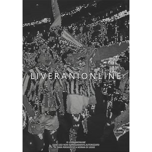 19-05-1993 TORINO RITORNO FINALE DI COPPA UEFA JUVENTUS BORUSSIA DORTMUND 3-0 NELLA FOTO MORENO TORRICELLI CON LA COPPA UEFA AG ALDO LIVERANI SAS
