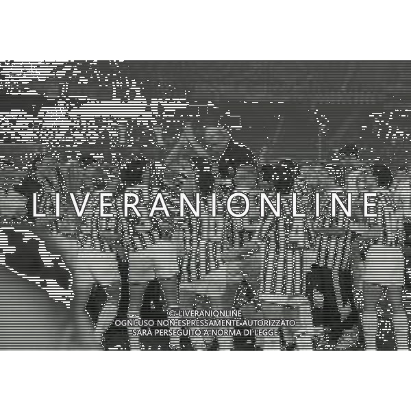 19-05-1993 TORINO RITORNO FINALE DI COPPA UEFA JUVENTUS BORUSSIA DORTMUND 3-0 NELLA FOTO LA JUVENTUS FESTEGGIA LA COPPA UEFA CON GIOVANNI TRAPATTONI AG ALDO LIVERANI SAS