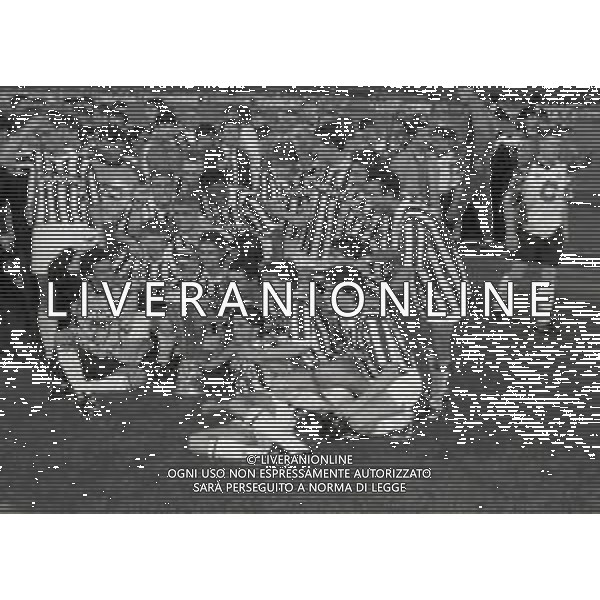 19-05-1993 TORINO RITORNO FINALE DI COPPA UEFA JUVENTUS BORUSSIA DORTMUND 3-0 NELLA FOTO I GIOCATORI DELLA JUVENTUS FESTEGGIANO LA COPPA UEFA AG ALDO LIVERANI SAS