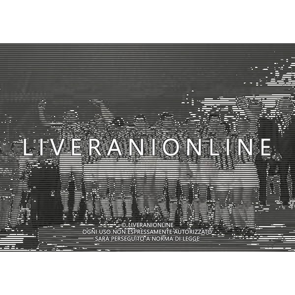 19-05-1993 TORINO RITORNO FINALE DI COPPA UEFA JUVENTUS BORUSSIA DORTMUND 3-0 NELLA FOTO I GIOCATORI DELLA JUVENTUS FESTEGGIANO LA COPPA UEFA AG ALDO LIVERANI SAS