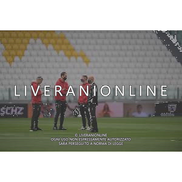 Juventus - Milan Semifinale ritorno Coppa Italia Tim Cup Juventus Stadium Torino 12.06.2020 Nella foto partita giocata a porte chiuse emergenza coronavirus - giocatori milan sul campo nel prepartita - stefano pioli con mascherina ©Agenzia Aldo Liverani Sas