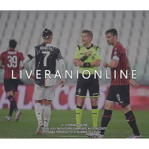 Juventus - Milan Semifinale ritorno Coppa Italia Tim Cup Juventus Stadium Torino 12.06.2020 -partita giocata a porte chiuse emergenza coronavirus Nella foto Cristiano Ronaldo con arbitro daniele orsato e alessio romagnoli ©Agenzia Aldo Liverani Sas