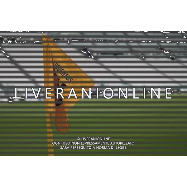 Juventus - Milan Semifinale ritorno Coppa Italia Tim Cup Juventus Stadium Torino 12.06.2020 Nella foto partita giocata a porte chiuse emergenza coronavirus - spalti vuoti senza tifosi - bandierina calcio d\'angolo ©Agenzia Aldo Liverani Sas