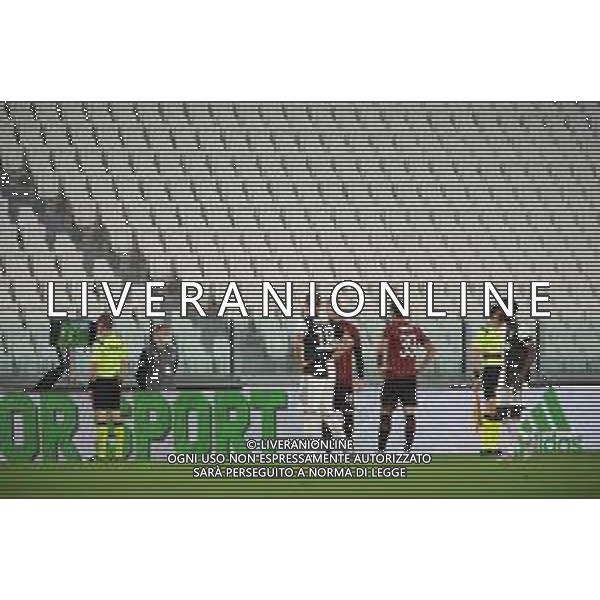 Juventus - Milan Semifinale ritorno Coppa Italia Tim Cup Juventus Stadium Torino 12.06.2020 -partita giocata a porte chiuse emergenza coronavirus Nella foto arbitro daniele orsato dopo aver consultato il var ©Agenzia Aldo Liverani Sas