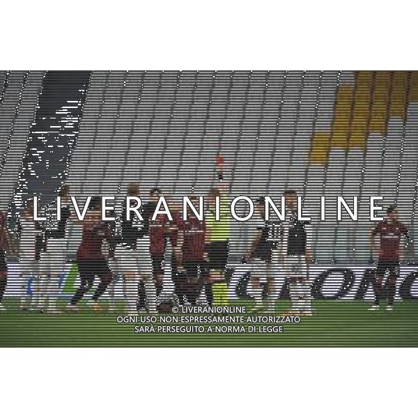 Juventus - Milan Semifinale ritorno Coppa Italia Tim Cup Juventus Stadium Torino 12.06.2020 -partita giocata a porte chiuse emergenza coronavirus Nella foto arbitro daniele orsato estrae il cartellino rosso per l\'espulsione di rebic per fallo su danilo ©Agenzia Aldo Liverani Sas
