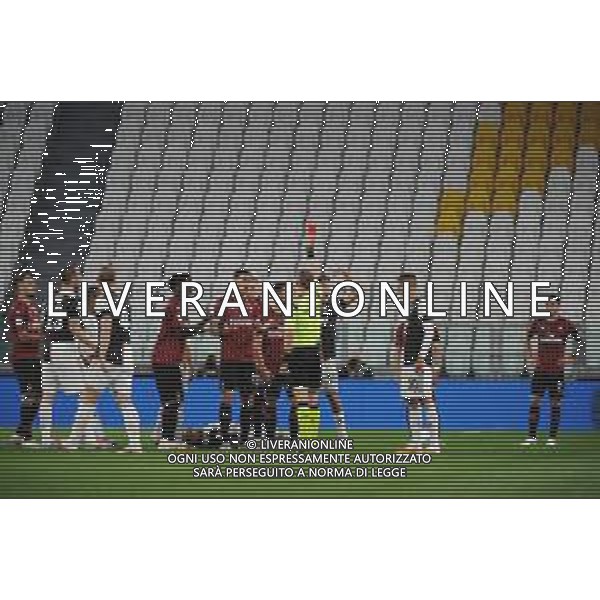 Juventus - Milan Semifinale ritorno Coppa Italia Tim Cup Juventus Stadium Torino 12.06.2020 -partita giocata a porte chiuse emergenza coronavirus Nella foto arbitro daniele orsato estrae il cartellino rosso per l\'espulsione di rebic per fallo su danilo ©Agenzia Aldo Liverani Sas