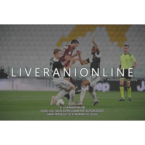 Juventus - Milan Semifinale ritorno Coppa Italia Tim Cup Juventus Stadium Torino 12.06.2020 -partita giocata a porte chiuse emergenza coronavirus Nella foto Hakan calhanoglu e Matthijs de ligt ©Agenzia Aldo Liverani Sas