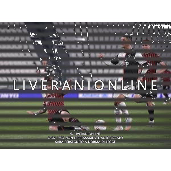 Juventus - Milan Semifinale ritorno Coppa Italia Tim Cup Juventus Stadium Torino 12.06.2020 - partita giocata a porte chiuse emergenza coronavirus Nella foto Cristiano ronaldo e alessio romagnoli ©Agenzia Aldo Liverani Sas