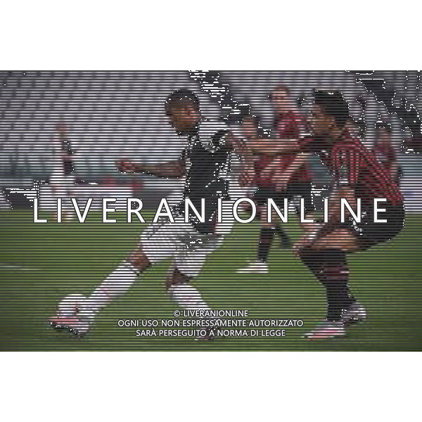 Juventus - Milan Semifinale ritorno Coppa Italia Tim Cup Juventus Stadium Torino 12.06.2020 - partita giocata a porte chiuse emergenza coronavirus Nella foto douglas costa e lucas paqueta\' ©Agenzia Aldo Liverani Sas