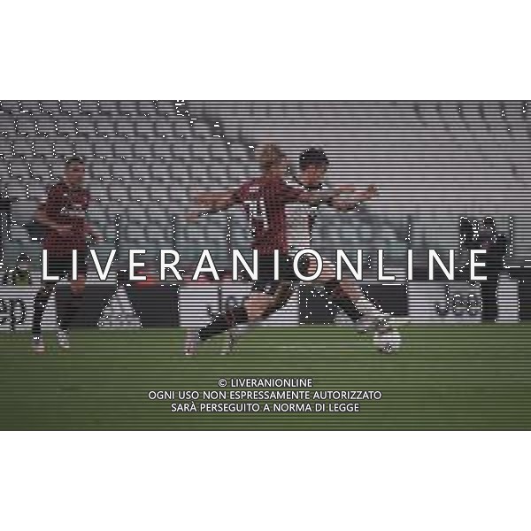 Juventus - Milan Semifinale ritorno Coppa Italia Tim Cup Juventus Stadium Torino 12.06.2020 - partita giocata a porte chiuse emergenza coronavirus Nella foto paulo dybala e simon kjaer ©Agenzia Aldo Liverani Sas