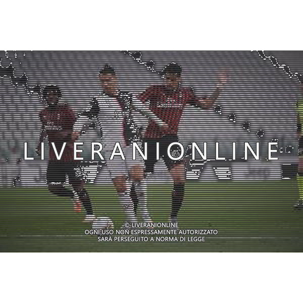 Juventus - Milan Semifinale ritorno Coppa Italia Tim Cup Juventus Stadium Torino 12.06.2020 - partita giocata a porte chiuse emergenza coronavirus Nella foto cristiano ronaldo con Lucas paqueta\' e franck kessie\' ©Agenzia Aldo Liverani Sas
