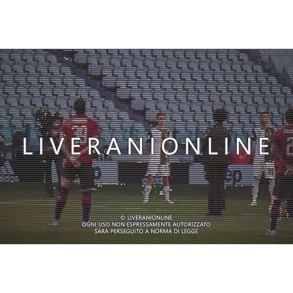 Juventus - Milan Semifinale ritorno Coppa Italia Tim Cup Juventus Stadium Torino 12.06.2020 - partita giocata a porte chiuse emergenza coronavirus Nella foto paulo dybala durante il minuto di silenzio per le vittime della pandemia da covid-19 ©Agenzia Aldo Liverani Sas