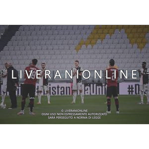 Juventus - Milan Semifinale ritorno Coppa Italia Tim Cup Juventus Stadium Torino 12.06.2020 - partita giocata a porte chiuse emergenza coronavirus Nella foto miralem pjanic e matthijs de ligt durante il minuto di silenzio per le vittime della pandemia da covid-19 ©Agenzia Aldo Liverani Sas