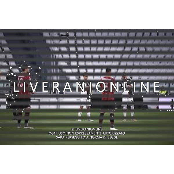 Juventus - Milan Semifinale ritorno Coppa Italia Tim Cup Juventus Stadium Torino 12.06.2020 - partita giocata a porte chiuse emergenza coronavirus Nella foto paulo dybala e rodrigo bentancur durante il minuto di silenzio per le vittime della pandemia da covid-19 ©Agenzia Aldo Liverani Sas