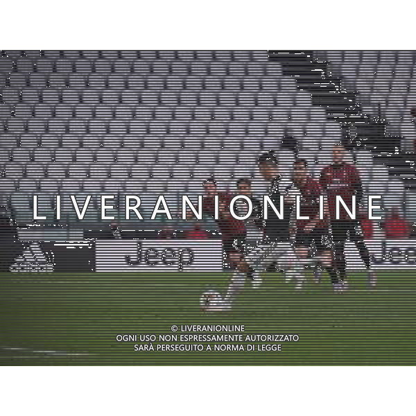 Juventus - Milan Semifinale ritorno Coppa Italia Tim Cup Juventus Stadium Torino 12.06.2020 - partita giocata a porte chiuse emergenza coronavirus Nella foto cristiano ronaldo al tiro del calcio di rigore sbagliato, tirato sul palo ©Agenzia Aldo Liverani Sas