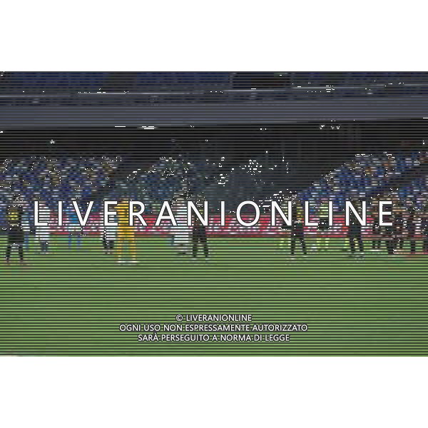 NAPOLI - INTER SEMIFINALE RITORNO DI COPPA ITALIA TIM CUP 13.06.2020 - PARTITA GIOCATA A PORTE CHIUSE PER L\'EMERGENZA CORONAVIRUS NELLA FOTO: MINUTO DI SILENZIO PER LE VITTIME DELLA PANDEMIA DA COVID-19 ©MOSCA / AGENZIA ALDO LIVERANI SAS