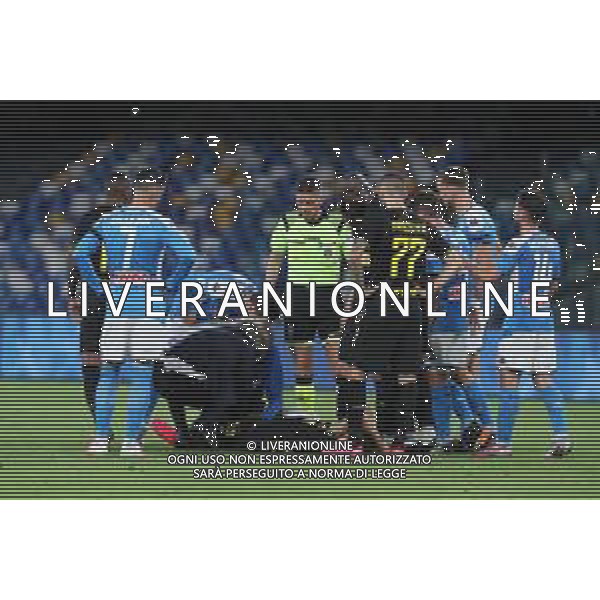 NAPOLI - INTER SEMIFINALE RITORNO DI COPPA ITALIA TIM CUP 13.06.2020 - PARTITA GIOCATA A PORTE CHIUSE PER L\'EMERGENZA CORONAVIRUS NELLA FOTO: NICOLO\' BARELLA A TERRA INFORTUNATO ©MOSCA / AGENZIA ALDO LIVERANI SAS