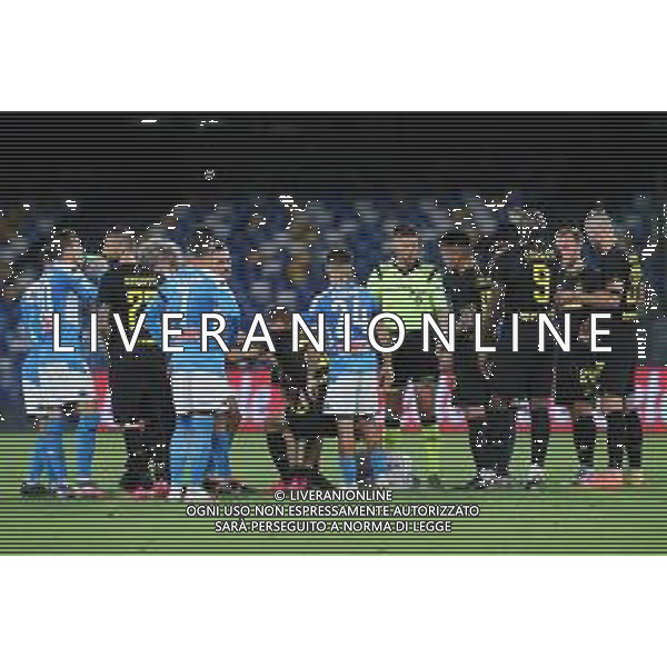 NAPOLI - INTER SEMIFINALE RITORNO DI COPPA ITALIA TIM CUP 13.06.2020 - PARTITA GIOCATA A PORTE CHIUSE PER L\'EMERGENZA CORONAVIRUS NELLA FOTO: NICOLO\' BARELLA A TERRA INFORTUNATO ©MOSCA / AGENZIA ALDO LIVERANI SAS
