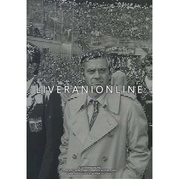RETROSPETTIVA LUIGI SIMONI ALLENATORE NELLA FOTO LUIGI SIMONI ALLENATORE DEL GENOA CALCIO NELL\'ANNO 1982-1983 AG ALDO LIVERANI SAS