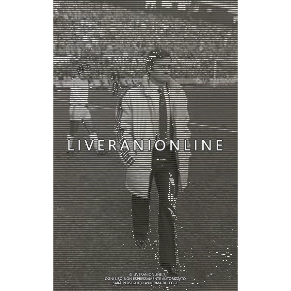 RETROSPETTIVA LUIGI SIMONI ALLENATORE NELLA FOTO LUIGI SIMONI ALLENATORE DEL GENOA CALCIO NELL\'ANNO 1982-1983 AG ALDO LIVERANI SAS 
