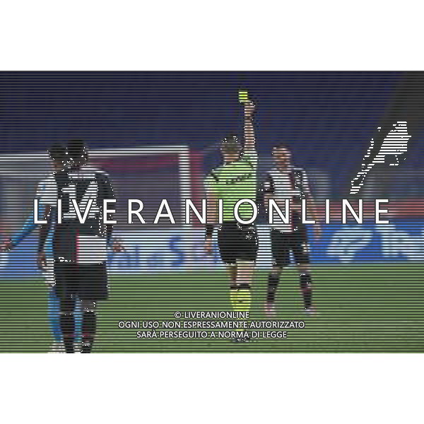 NAPOLI - JUVENTUS FINALE DI COPPA ITALIA - ROMA 17.06.2020 NELLA FOTO: L\'ARBITRO DANIELE DOVERI ESTRAE IL CARTELLINO GIALLO PER L\'AMMONIZIONE DI BONUCCI LEONARDO ©MOSCA / AGENZIA ALDO LIVERANI SAS