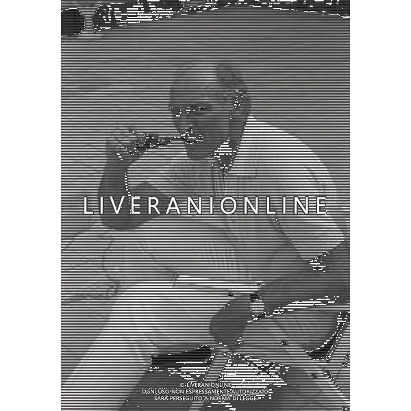 RETROSPETTIVA LEE VAN CLEFF ATTORE NELLA FOTO LEE VAN CLEEF A TAORMINA NELL\'ANNO 1973 AG ALDO LIVERANI SAS