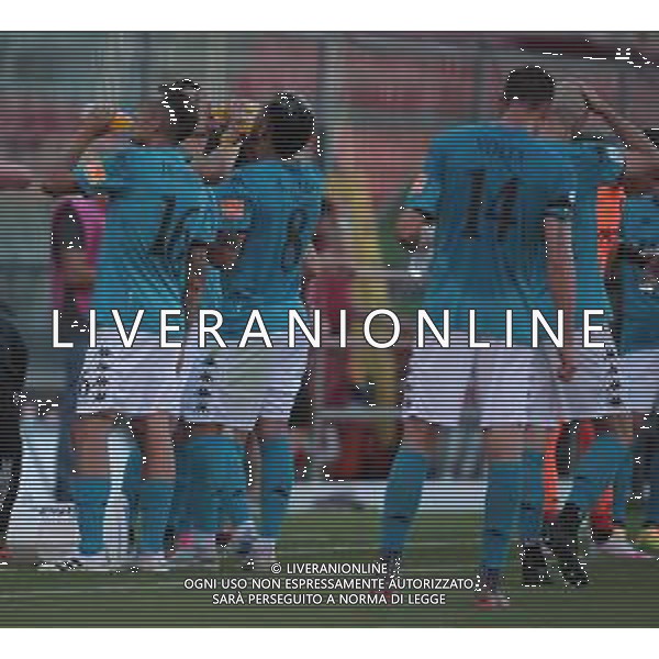 CREMONESE - BENEVENTO CAMPIONATO CALCIO SERIE B 21.06.2020 I GIOCATORI MENTRE SI DISSETANO E SI RINFRESCANO DAL CALDO ©SANTANDREA / AGENZIA ALDO LIVERANI SAS
